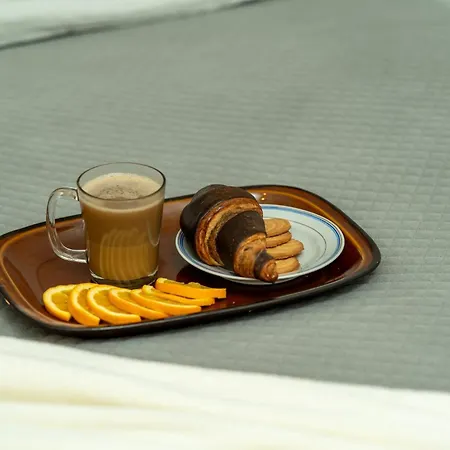 Spacious 2 Bedroom In Centre, Fast Wi-fi, Self Check In, Family & Work Friendly *