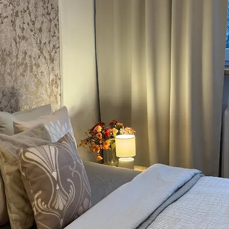 Spacious 2 Bedroom In Centre, Fast Wi-fi, Self Check In, Family & Work Friendly Appartamento *