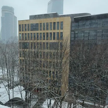 Spacious 2 Bedroom In Centre, Fast Wi-fi, Self Check In, Family & Work Friendly *