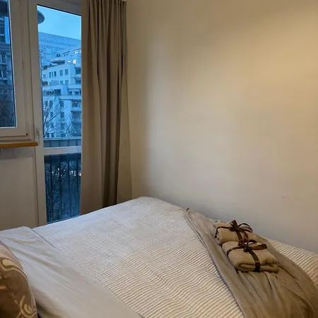 Spacious 2 Bedroom In Centre, Fast Wi-fi, Self Check In, Family & Work Friendly Varşova