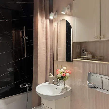 Apartamento Spacious 2 Bedroom In Centre, Fast Wi-fi, Self Check In, Family & Work Friendly Varsovia