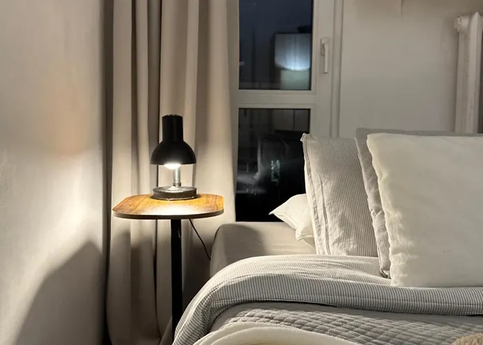 Spacious 2 Bedroom In Centre, Fast Wi-fi, Self Check In, Family & Work Friendly