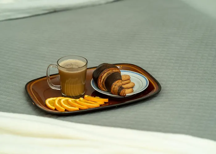 Spacious 2 Bedroom In Centre, Fast Wi-fi, Self Check In, Family & Work Friendly *