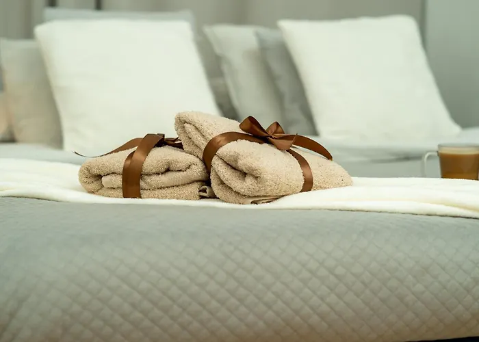 Spacious 2 Bedroom In Centre, Fast Wi-fi, Self Check In, Family & Work Friendly Apartmán Varšava