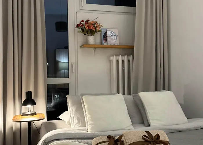 Spacious 2 Bedroom In Centre, Fast Wi-fi, Self Check In, Family & Work Friendly