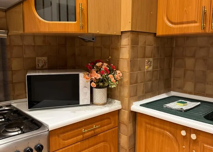 Spacious 2 Bedroom In Centre, Fast Wi-fi, Self Check In, Family & Work Friendly *