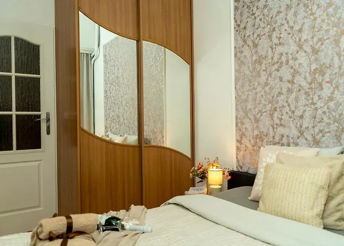 Spacious 2 Bedroom In Centre, Fast Wi-fi, Self Check In, Family & Work Friendly