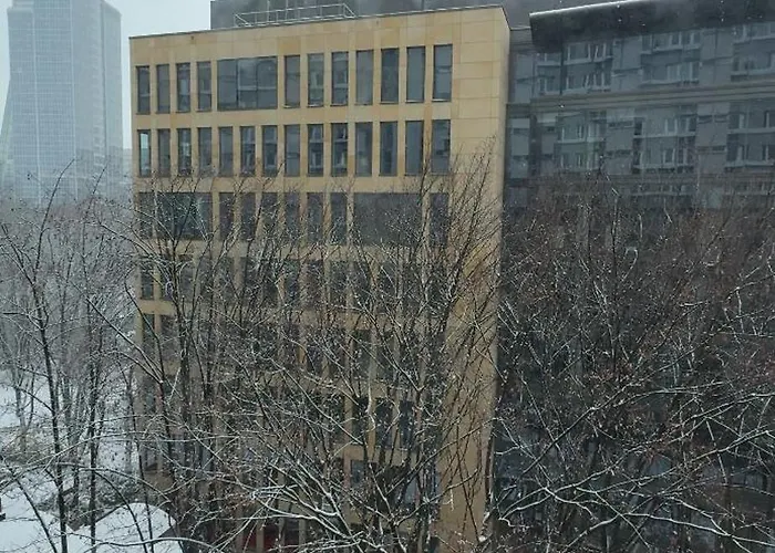 Spacious 2 Bedroom In Centre, Fast Wi-fi, Self Check In, Family & Work Friendly *