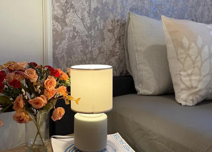 Spacious 2 Bedroom In Centre, Fast Wi-fi, Self Check In, Family & Work Friendly Apartmán *