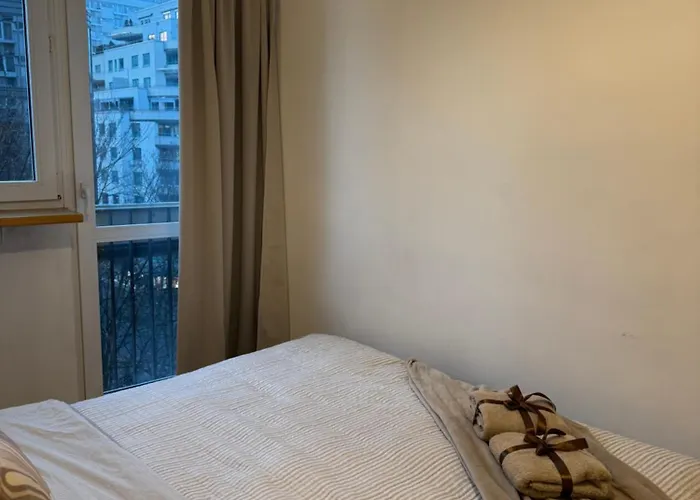 Spacious 2 Bedroom In Centre, Fast Wi-fi, Self Check In, Family & Work Friendly ワルシャワ