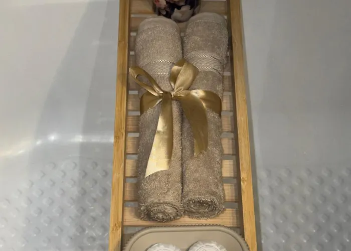 Spacious 2 Bedroom In Centre, Fast Wi-fi, Self Check In, Family & Work Friendly Apartmán Varšava