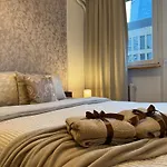 Lägenhet Spacious 2 Bedroom In Centre, Fast Wi-fi, Self Check In, Family & Work Friendly Warszawa