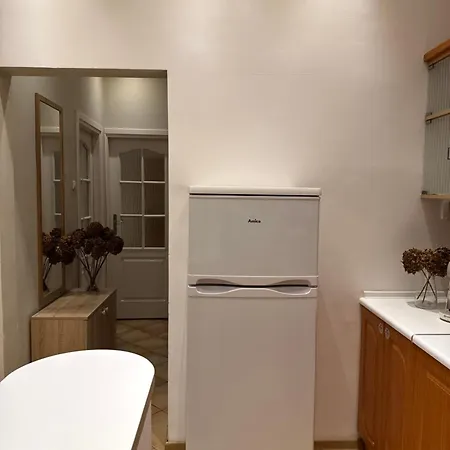 Spacious 2 Bedroom In Centre, Fast Wi-fi, Self Check In, Family & Work Friendly 아파트 *