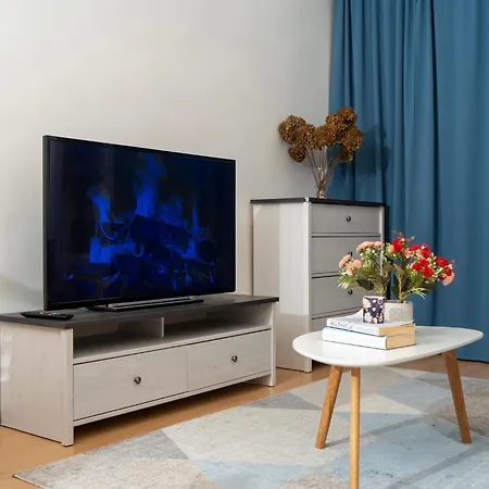 Spacious 2 Bedroom In Centre, Fast Wi-fi, Self Check In, Family & Work Friendly Apartmán