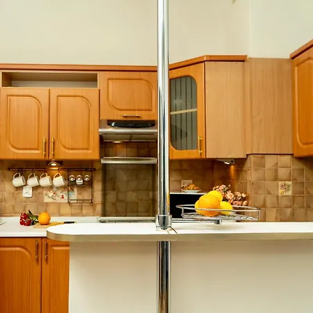Spacious 2 Bedroom In Centre, Fast Wi-fi, Self Check In, Family & Work Friendly Apartmán *