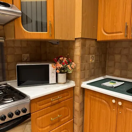 Spacious 2 Bedroom In Centre, Fast Wi-fi, Self Check In, Family & Work Friendly *