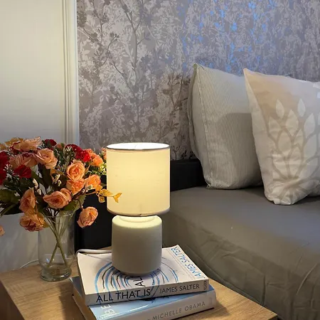 Spacious 2 Bedroom In Centre, Fast Wi-fi, Self Check In, Family & Work Friendly Apartmán *