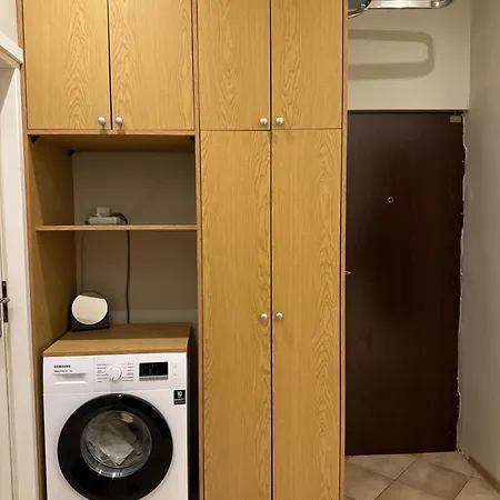 Spacious 2 Bedroom In Centre, Fast Wi-fi, Self Check In, Family & Work Friendly Apartmán Varšava