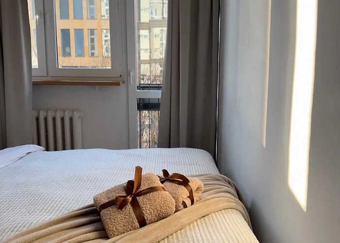 Spacious 2 Bedroom In Centre, Fast Wi-fi, Self Check In, Family & Work Friendly *