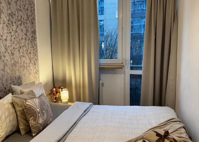 Spacious 2 Bedroom In Centre, Fast Wi-fi, Self Check In, Family & Work Friendly Варшава