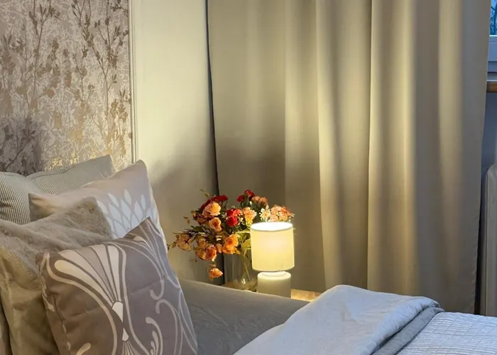 Spacious 2 Bedroom In Centre, Fast Wi-fi, Self Check In, Family & Work Friendly Апартаменты *