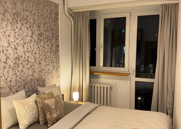 Spacious 2 Bedroom In Centre, Fast Wi-fi, Self Check In, Family & Work Friendly * Варшава